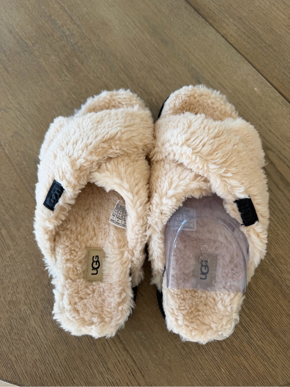 UGG Kids Fluffy Cross-Band Slide in Cream